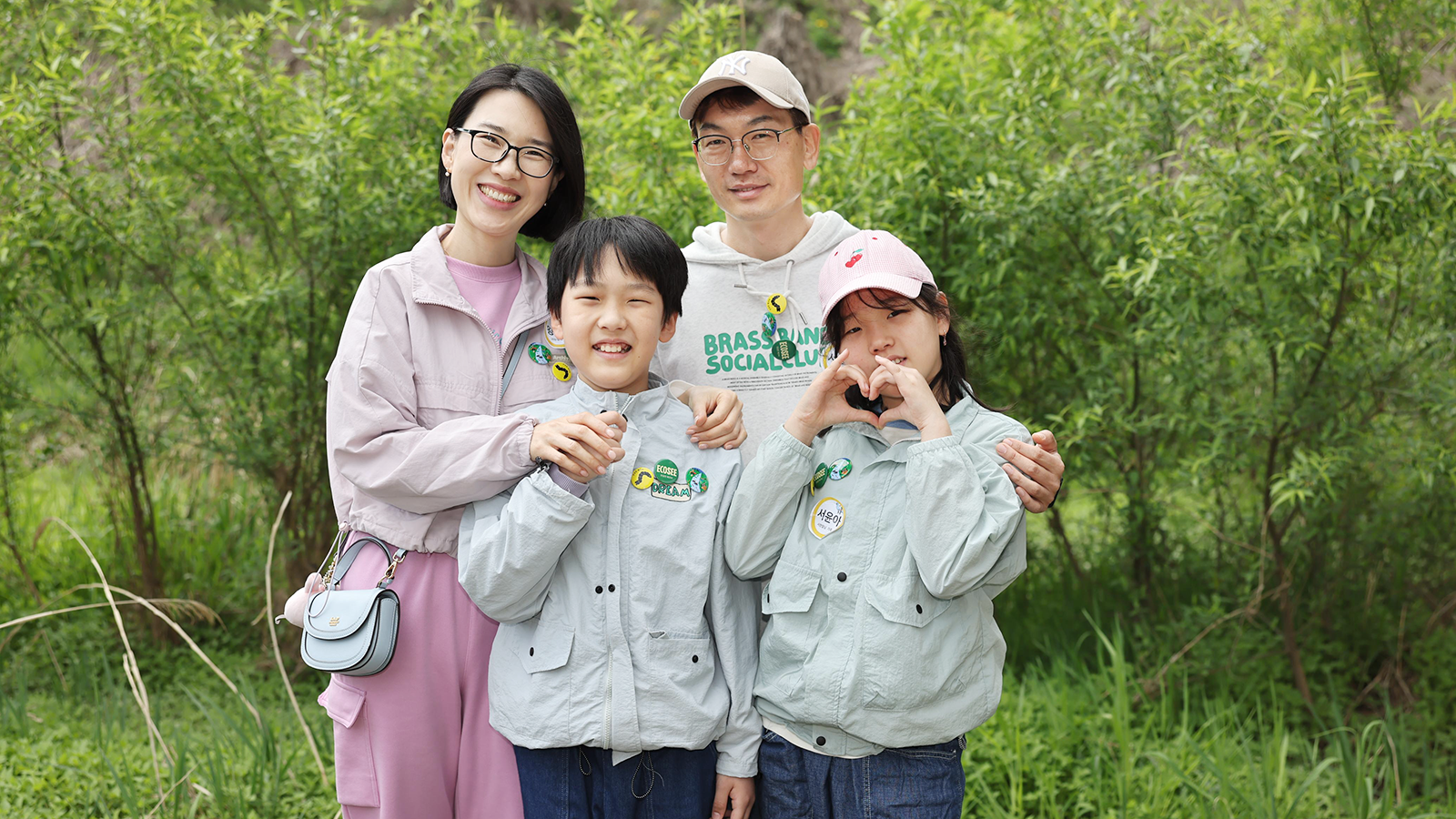 SK하이닉스 서현철 TL(오른쪽 두번째) 가족과 자녀 서윤아 양(맨 오른쪽)