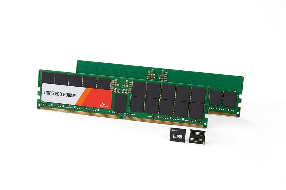 SK하이닉스가 업계 최초로 샘플 출하한 24Gb DDR5 D램과 96GB, 48GB D램 모듈-1