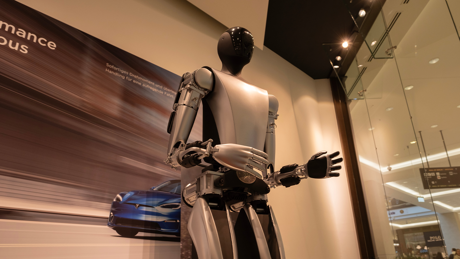 사람과 비슷한 모습으로 걷는 로봇 ‘테슬라 옵티머스’, HBM, 인공지능, AI, 뉴로모픽, 영화속AI, HBM3E