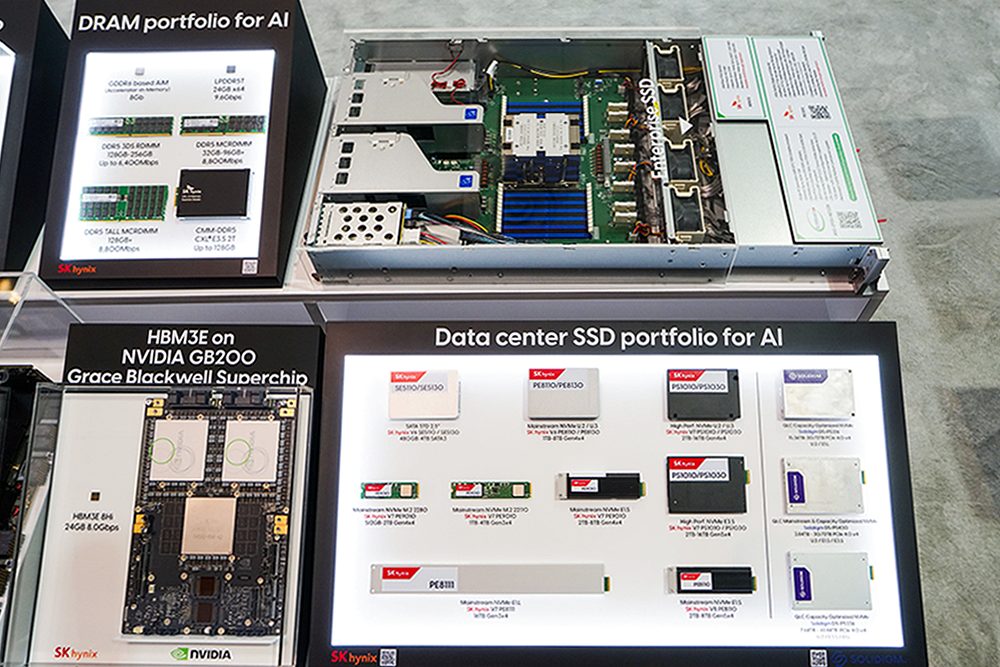 AI Memory & Storage 섹션에 전시된 낸드 솔루션과 D램 제품
