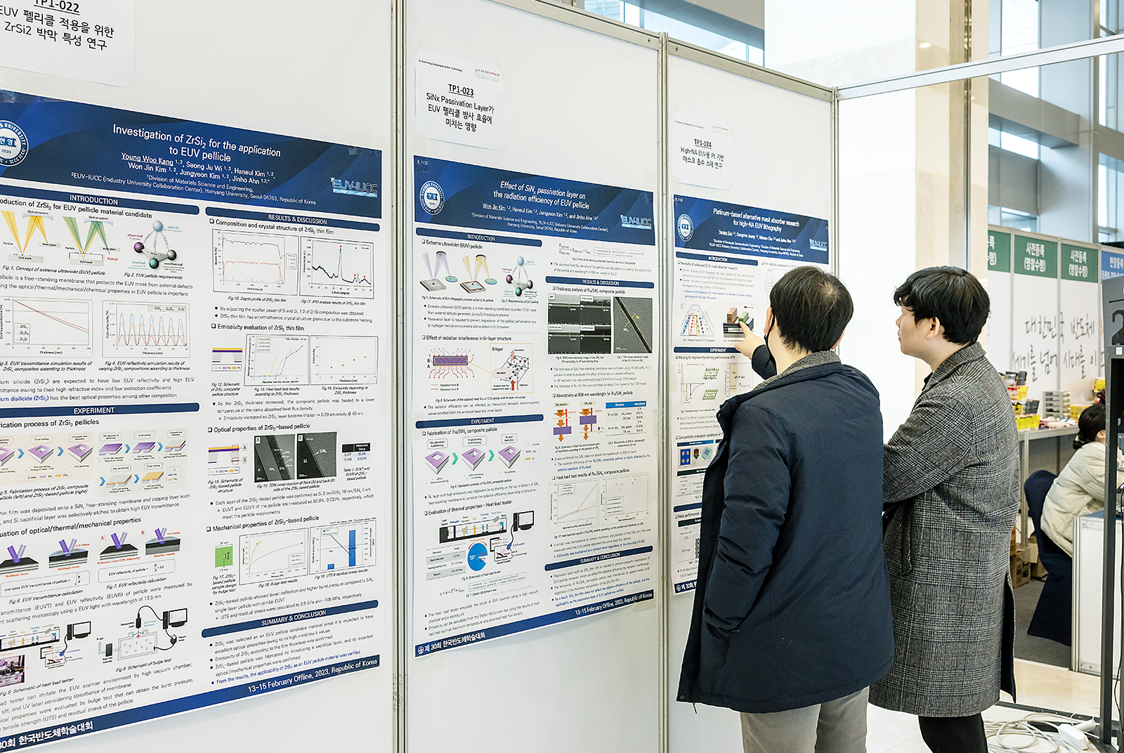 행사장 로비에 펼쳐진 Poster Session