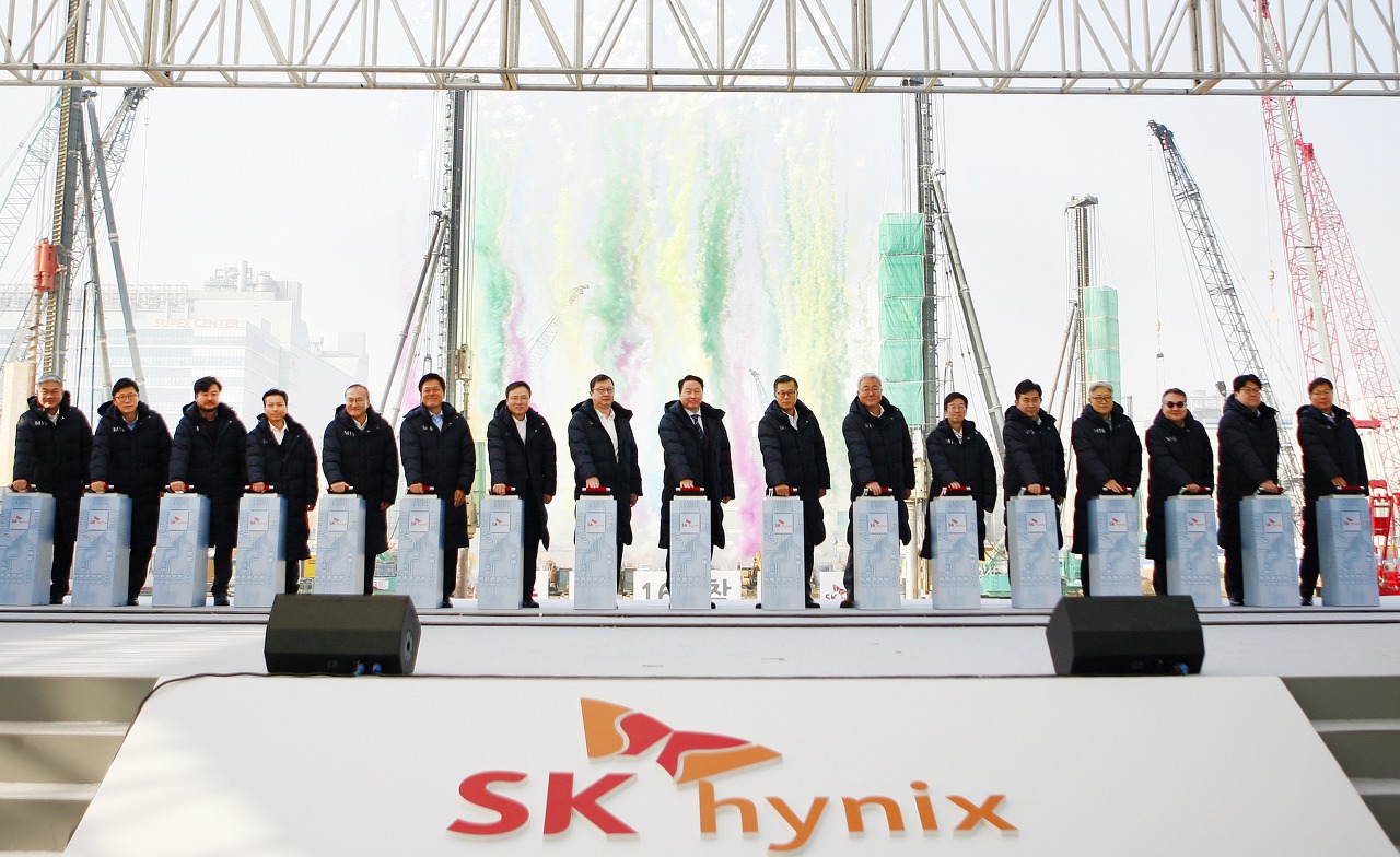 SK_Hynix_M16_Ceremony.jpg